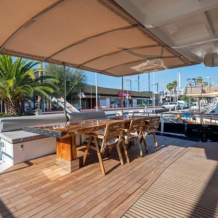 Luxury Boat Hotel Сант Адриа де Бесос Екстериор снимка