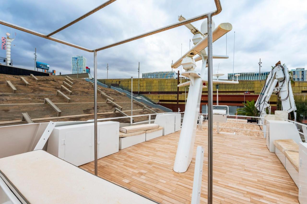 Luxury Boat Hotel Сант Адриа де Бесос Екстериор снимка
